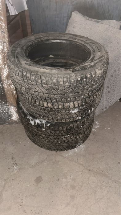 Продам комплект шин зимние 205/65/16