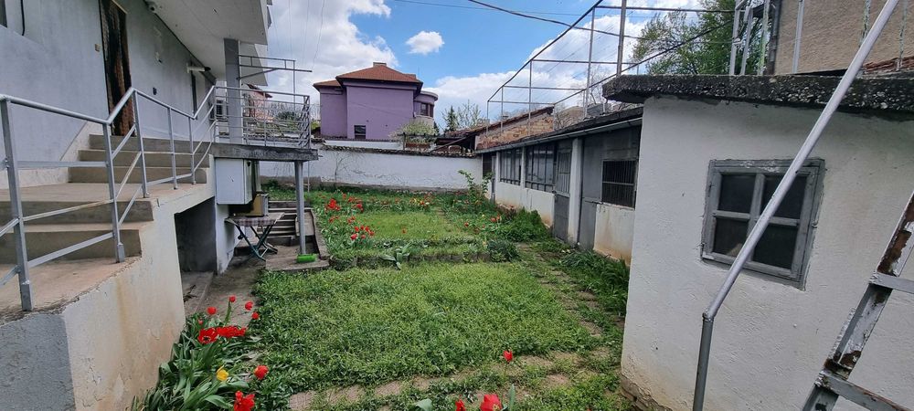 Продава се Етаж от къща в Разград, Варош - 57 кв.м за 1790 €/кв.м - Снимка #1