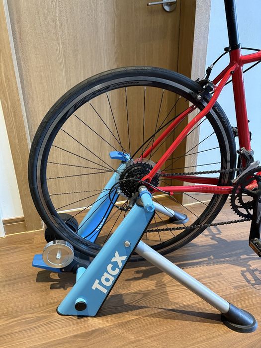 Велостанок Tacx.