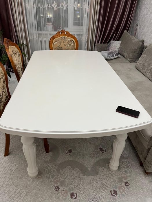 Продам стол . Стулья в подарок