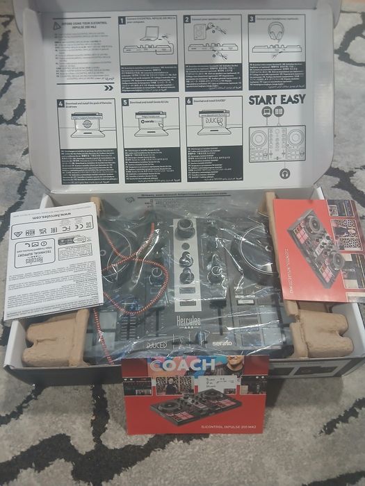 Продава се DJ контролер