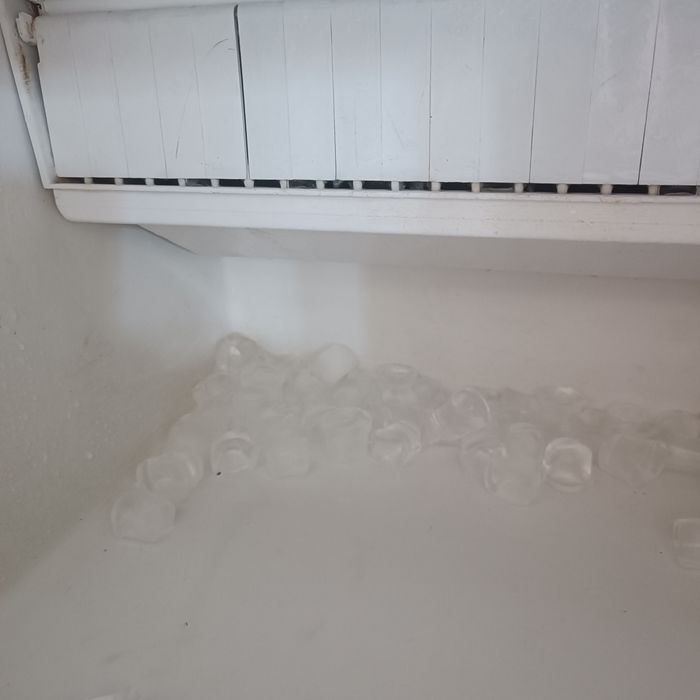 Ледогенератор 37 кг/24 ч  с водно охлаждане