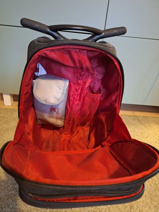 Ghiozdan Nikidom, cu roti mari