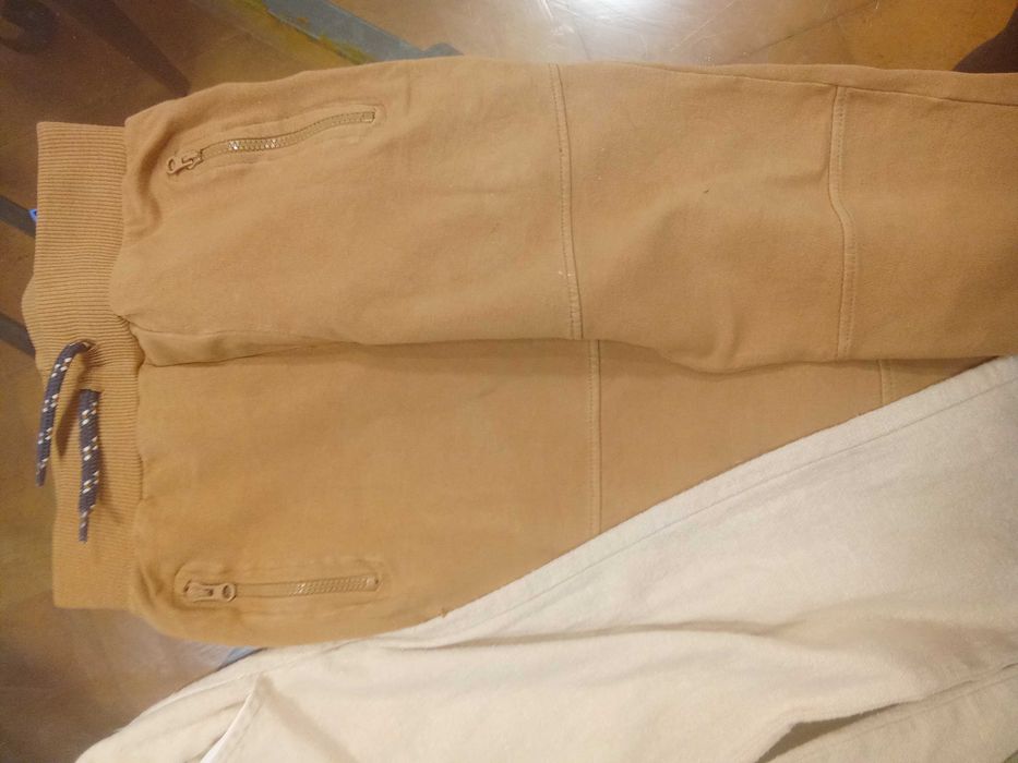 Три панталона момче 5-6 г.- 5 евро..