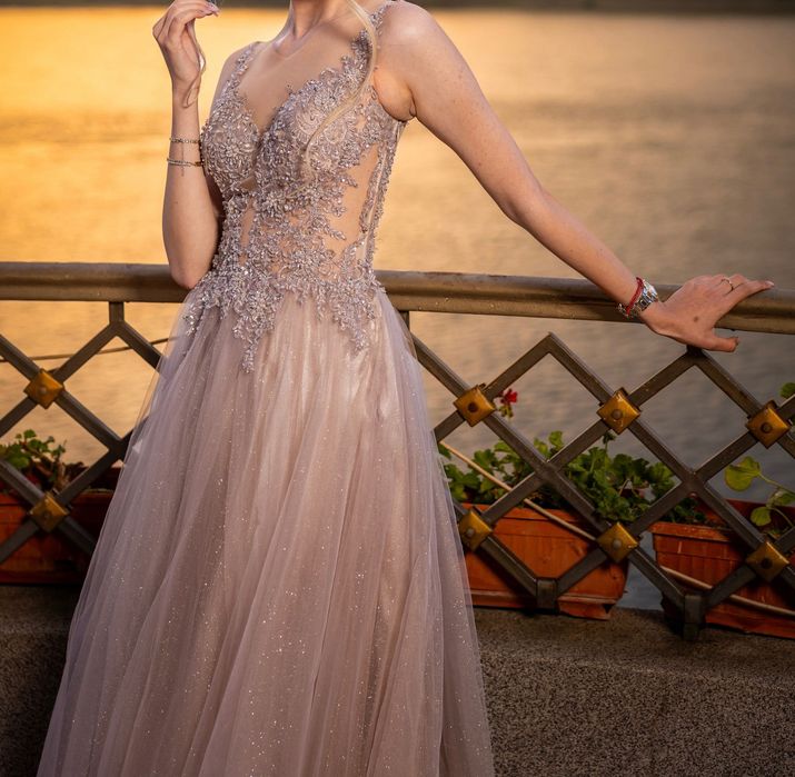 Бална рокля- бежова с мъниста