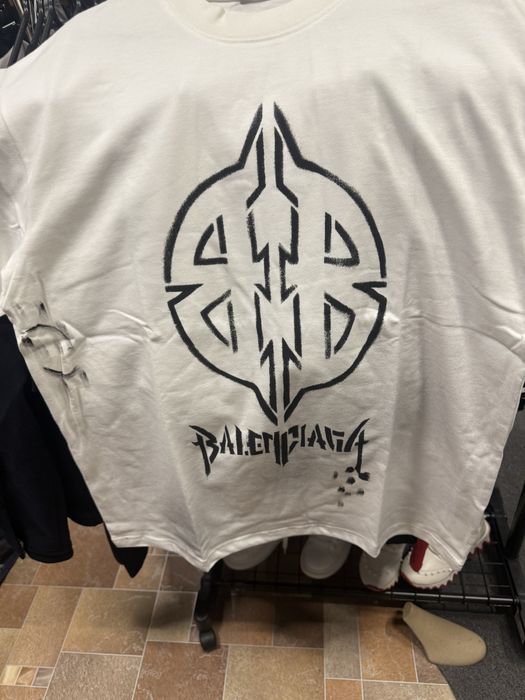 Продавам тениски на Balenciaga