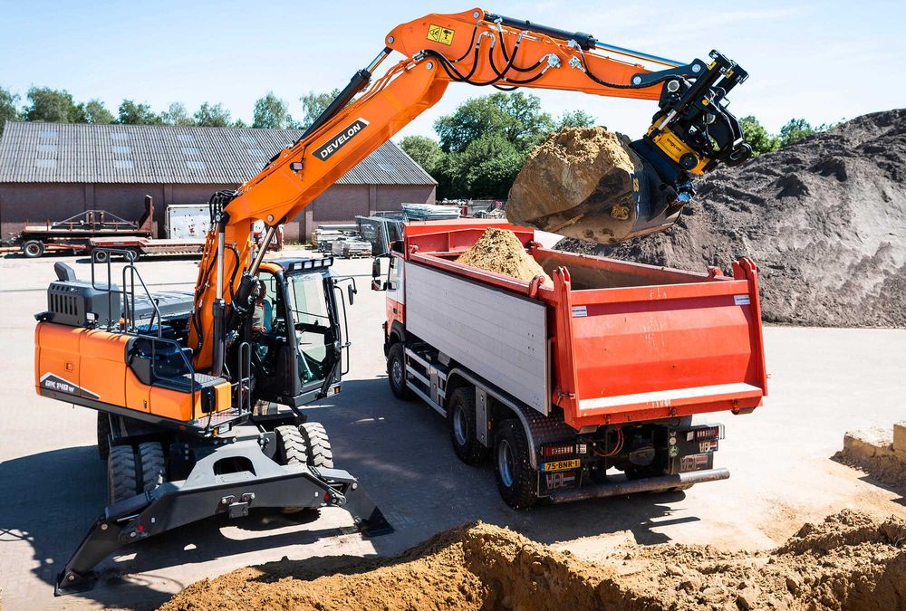 DEVELON (DOOSAN) DX140W Колёсный экскаватор