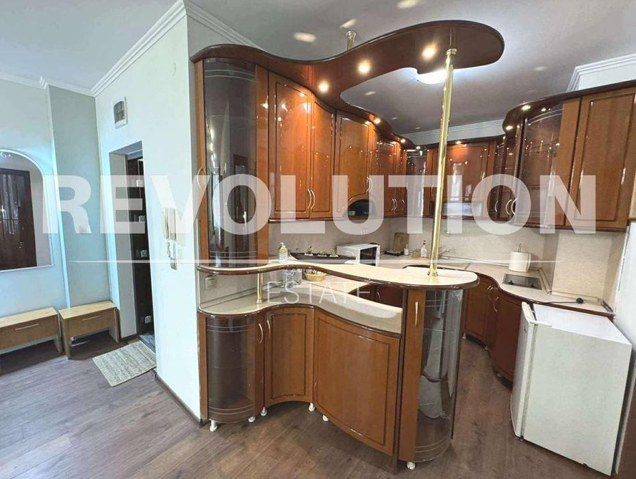 Дава се под наем Двустаен апартамент в к.к. Златни пясъци - 89 кв.м за 450 € - Снимка #2