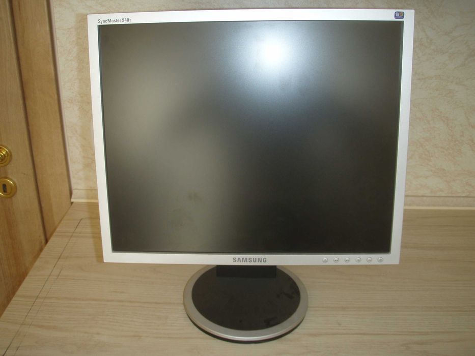 Монитор модел Самсунг