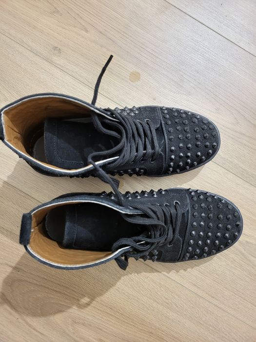 Vand louboutin ca noi