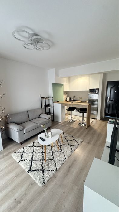 Vand canapea Jysk  gri deschis foarte pufoasa