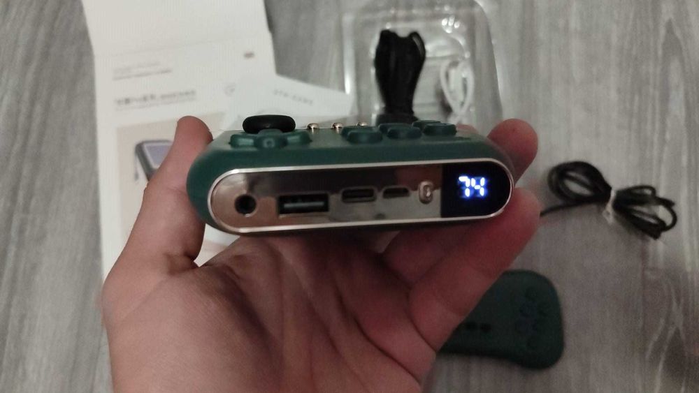 Consola jocuri 2 in 1 cu baterie externa si joystick