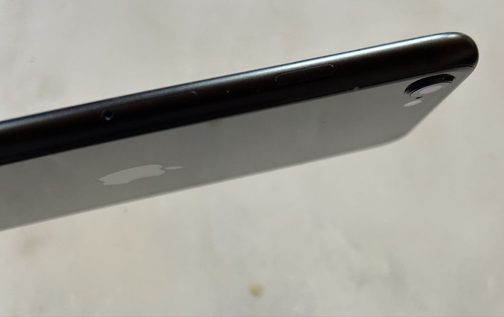Vand iPhone SE-impecabil