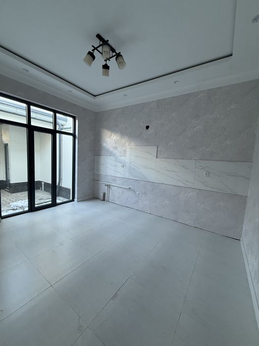 Uchastka sotiladi 2 sotix 4 xonali uy