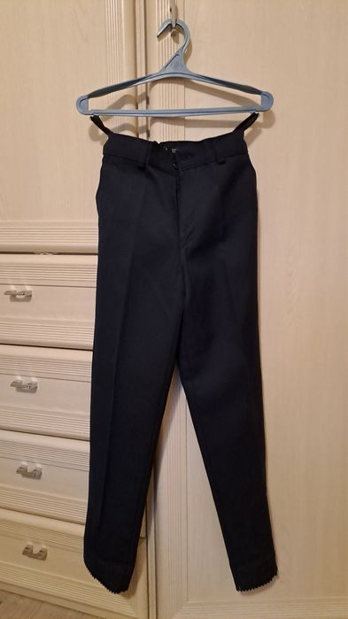 Продам школьные брюки на мальчика