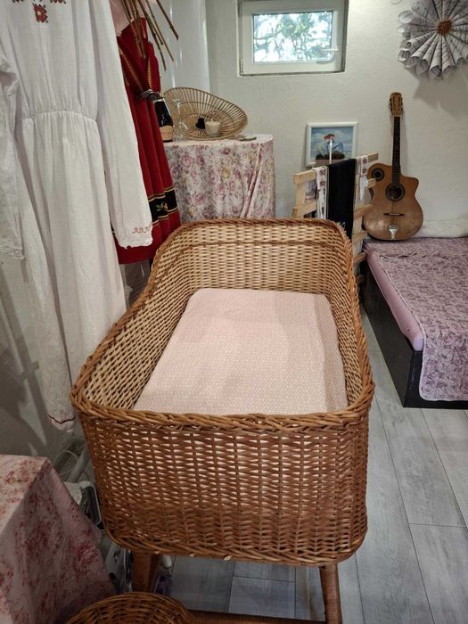 Бебешко кошче ръчно плетено