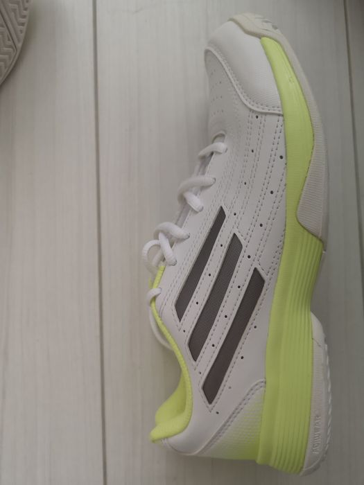 Маратонки за тенис Adidas