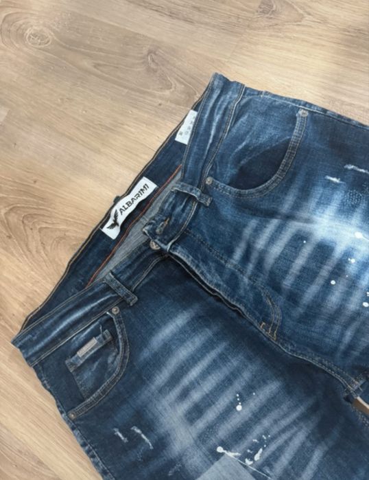 Blugi noi fara eticheta