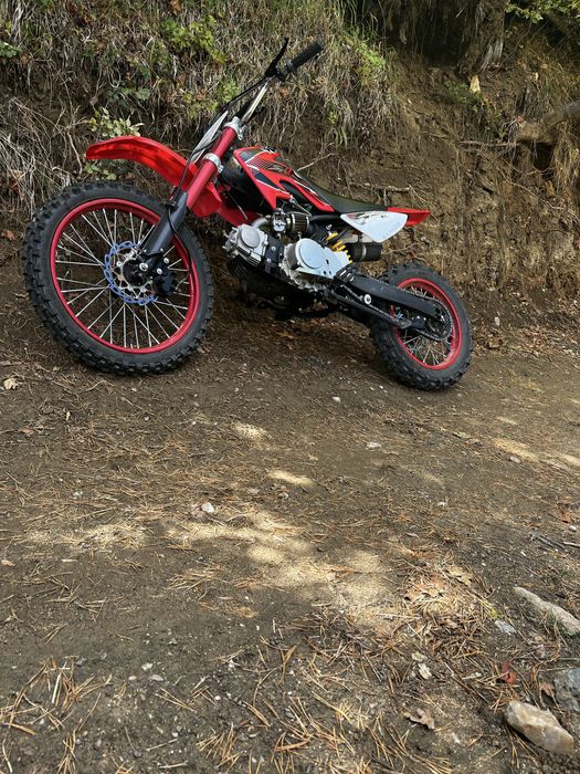 Продавам мотор 125cc пълен крос джанти 16ки за дете от 10 до 11 години