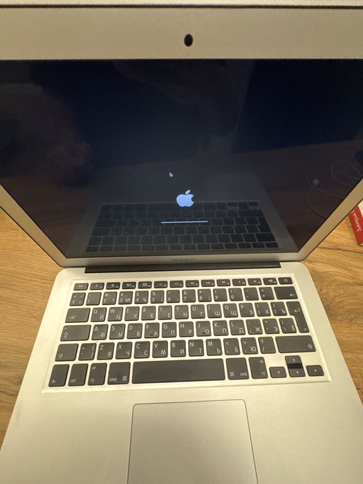 Продаю MacBook Air 13” Early 2015