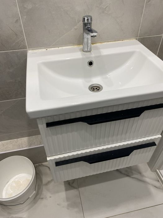 Тумбу для умывальника 2шт