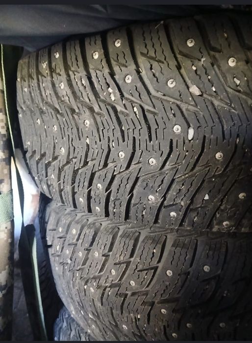 Продам комплект импортных зимних шин
