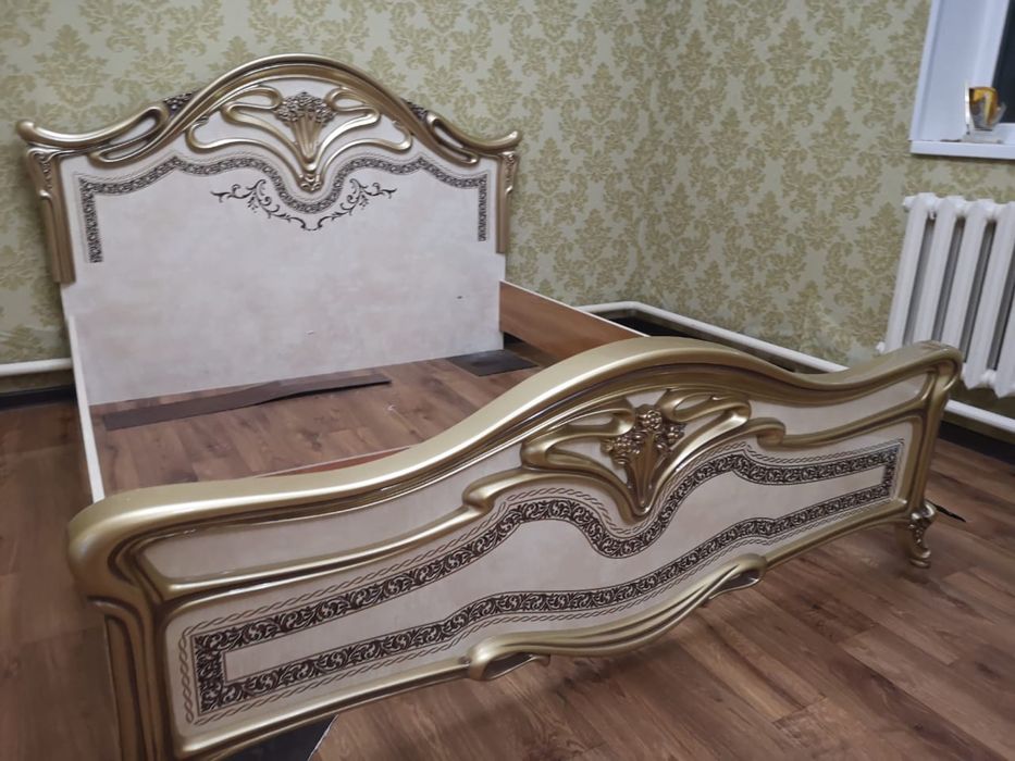 Спальный гарнитур и матрас