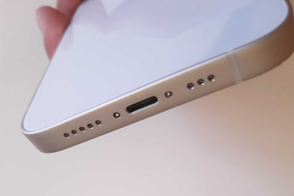 iPhone 13 - (128GB - Starlight / Бял) - Отличен