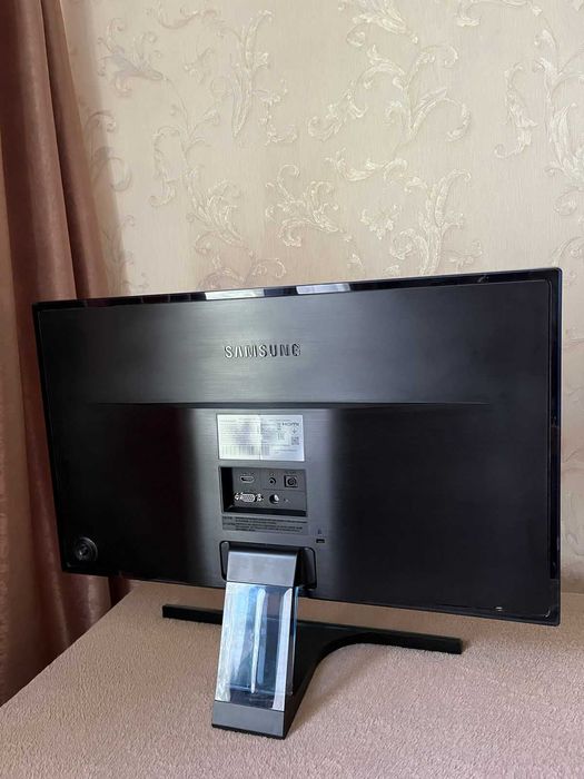 Монитор Samsung S24E390HL