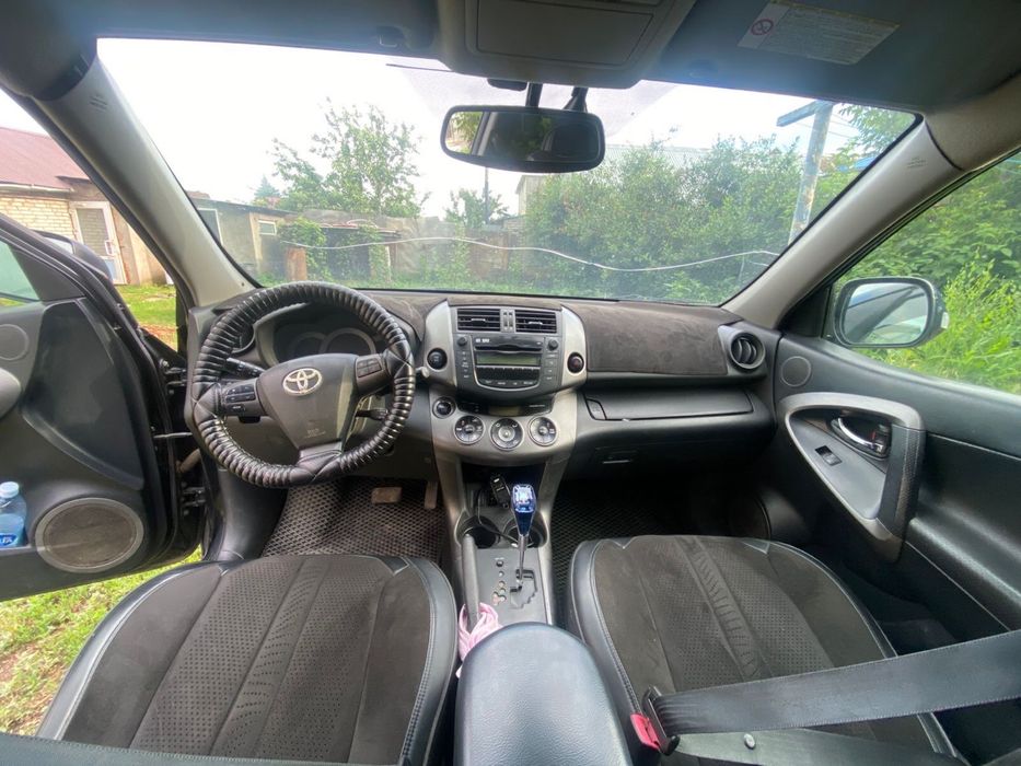 Срочно продам Rav4.