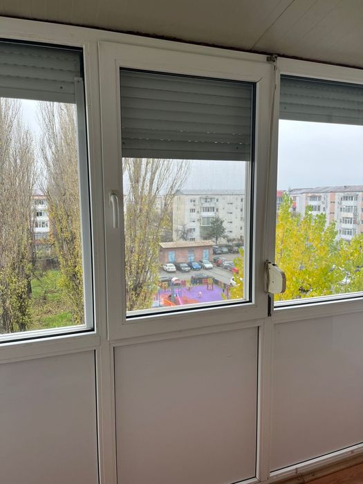 Închiriez apartament