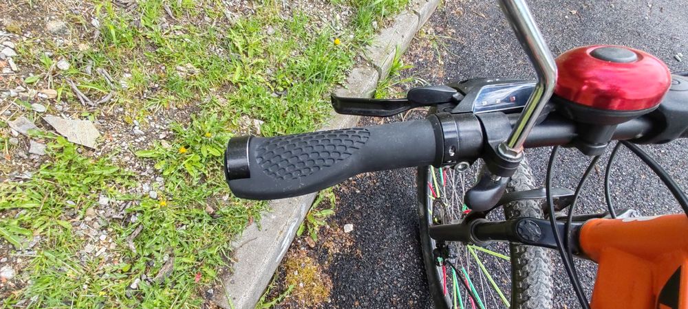 Vând bicicleta ca nouă