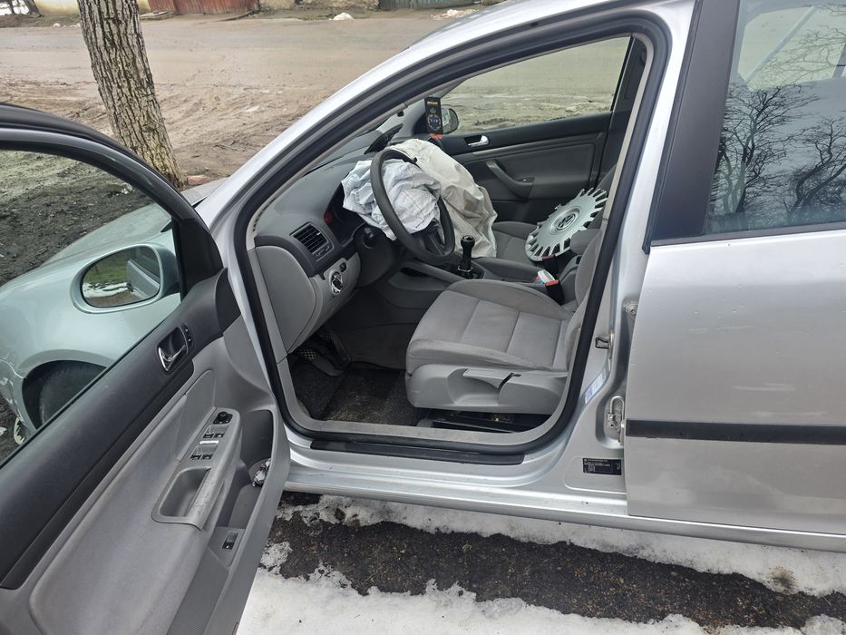 Golf 5 1.6 fsi  BAG avariat fara acte