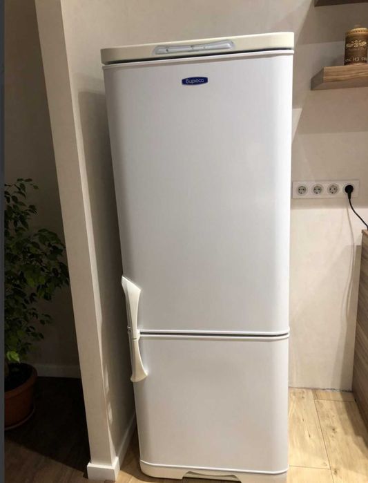 Двухкамерный холодильник, хорошем состоянии