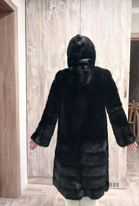 Продам шубу норковую