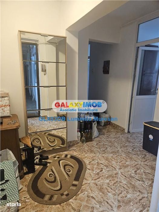 Vanzare apartament 3 camere decomandat Targoviste Central — fotografia 1