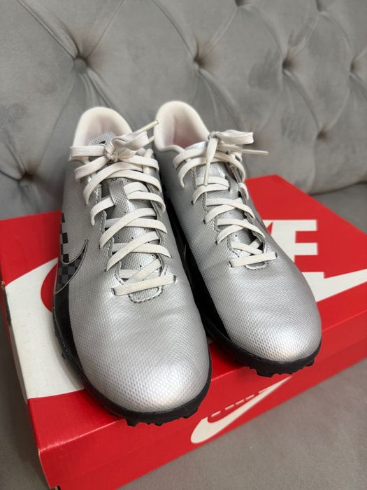 Обувки за футбол Nike