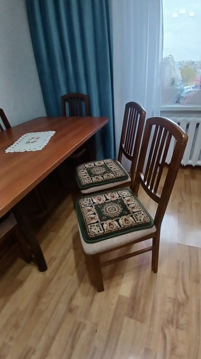 Стол раздвижной +стулья