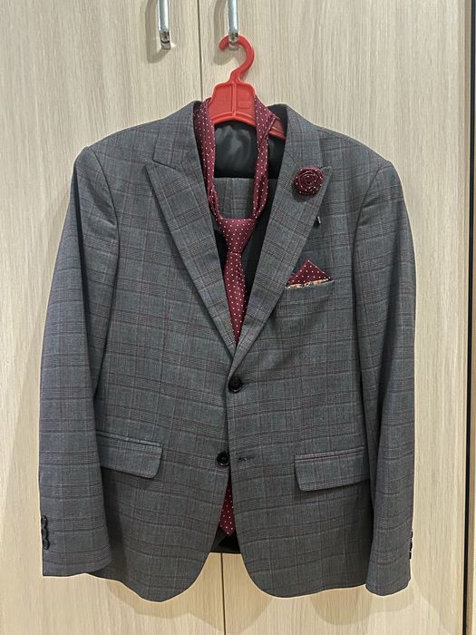 Костюм  тройка классический