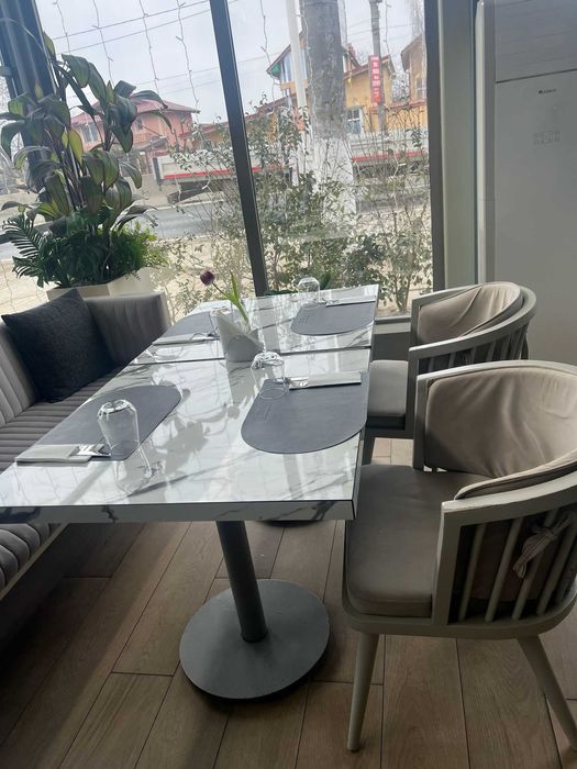 Mobilier restaurant complet – scaune lemn masiv + mese – 50% din prețul de nou