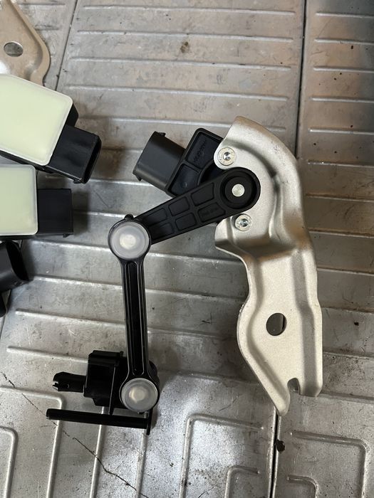 Senzor nivel cantare balast audi a6 a7 a8 touareg cayenne q7 fata spat