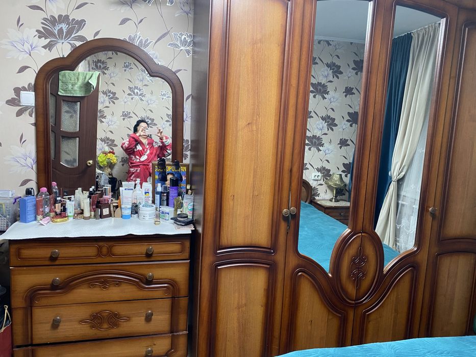 Продам спальный гарнитур