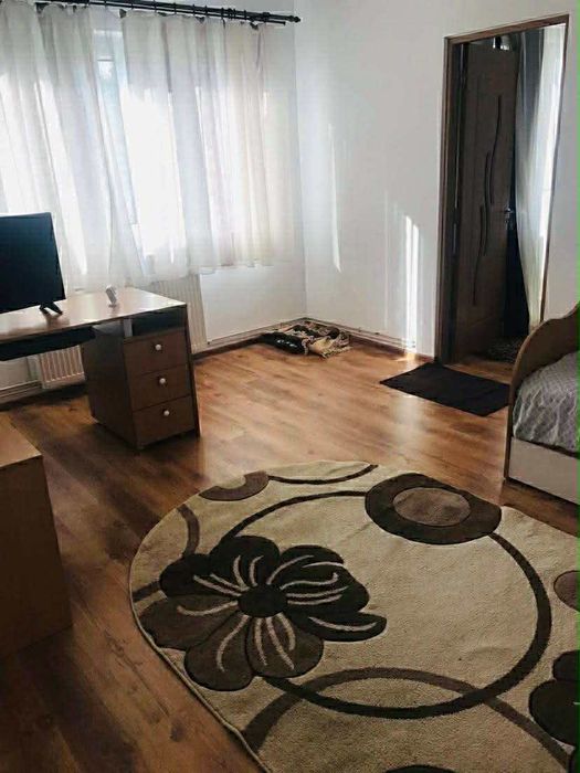 Închiriez apartament
