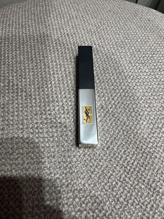 Yves Saint Laurent, Hourglass червило