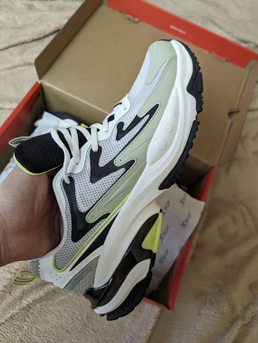 Продам новые кроссовки XTEP