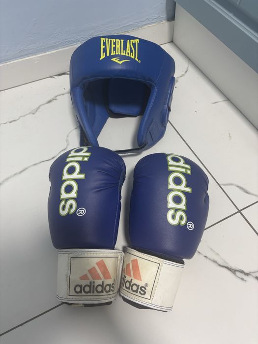 Продаю перчатки и шлем