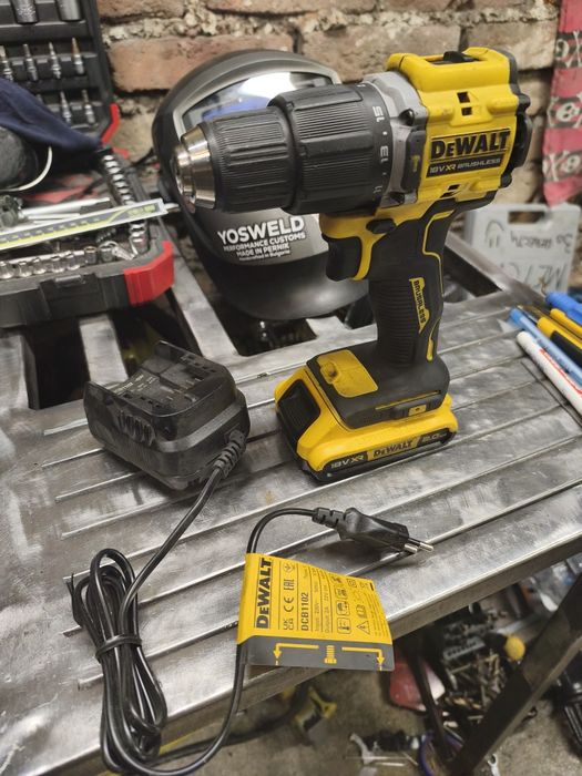 Винтоверт Dewalt безчетков ударен