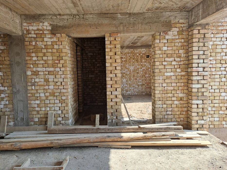 Кибрайский р-н!Про-ся 3-соток евродом каробка 6-комнат