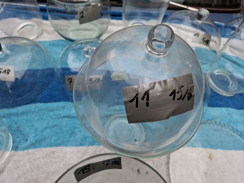 Стъклени съдове и прибори