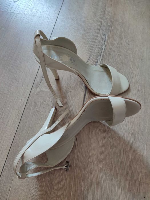 Sandale crem piele mărimea 40